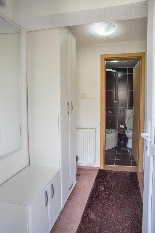 Dedeic Apartment